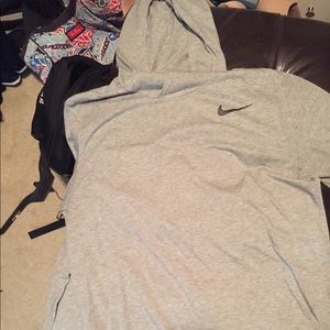MENS Nike Dri-Fit Breathe hooded training shirt.